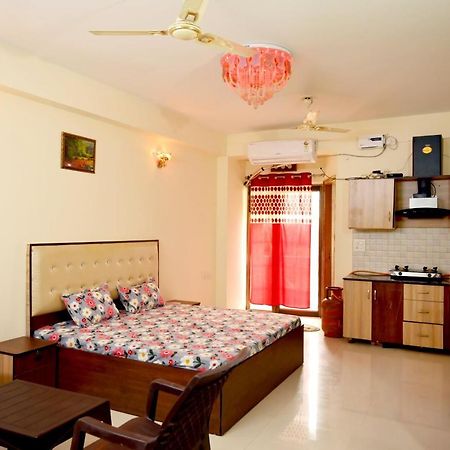 Hare Krishna Home Stay Vrindāvan Exterior foto